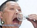 صيني يلتهم زجاج 1500 مصباح كهربائي
