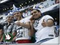 شاهد بالفيديو : مجموعة من جماهير برشلونة تعتدي على مشجع مدريدي في الكامب نو