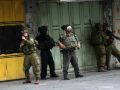 قوات الاحتلال تعتقل 3 مواطنين بمدينة الخليل