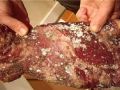 الضابطة الجمركية تضبط حوالي 7 أطنان من اللحوم الفاسدة في الرام