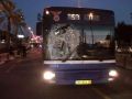 شبان يلقون زجاجتين حارقتين على حافلة اسرائيلية بالقدس