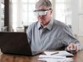 نظارات اإلكترونية قابلة للإرتداء تساعد المكفوفين على الرؤية