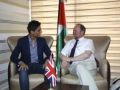 القنصل البريطاني يلتقى بمحمد عساف و يدعوه للغناء في لندن
