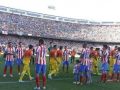 برشلونه يحتفل بالدوري الاسباني بالفوز على اتلتيكو مدريد بثنائيه