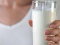 الحليب منزوع الدسم قد لا يساهم في تقليل سمنة الأطفال