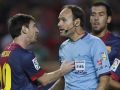 الاتحاد الأسباني يعاقب حكم مباراة برشلونة وأشبيلية بالايقاف لمباراة واحدة