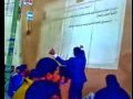 بالفيديو : مدرس يعلّم الطلاب على واحدة ونص
