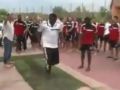 شاهد الفيديو : مقطع نادر لنادٍ إنجليزي يلزم لاعبيه بالسير على الجمر