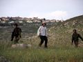 مستوطنو مستوطنة كدوميم يهاجمون مركبات فلسطينية غرب نابلس