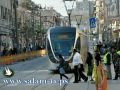 القطار الخفيف بالقدس يصدم مسنا فلسطينيا ويصيبه بجراح بالغة