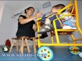 صينية فقدت ساقيها وأبويها تربي أكثر من 130 يتيماً!!