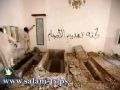 الثوار يدنّسون قبر والدة القذافي ويحرقون عظامها