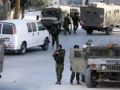 فلسطينيين يلقون عبوة ناسفه على دورية للاحتلال شمال بيت لحم
