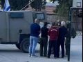 الاحتلال يحتجز عشرات المواطنين وينكل بهم ويفرض حظر التجول في بيت أمر