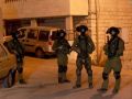 قوات الاحتلال تعتقل (8) مواطنين في عدة بلدات في محافظة الخليل