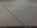 مصادر عبرية: حماس تطلق صاروخاً تجريبياً