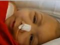 فيديو مؤثر لطفلة مصابة بالسرطان تناجي ربها بآيات قرآنية في مشهد مبكي