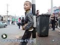 طفل صيني مربوط بسلاسل معروض للبيع !