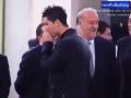 بالفيديو : شاهد اين خبأ رونالدو العلكة قبل تسلمه الجائزة من ملكة اسبانيا