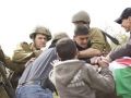 قوات الاحتلال تعتقل 3 أطفال اشقاء بحجة حيازتهم سكاكين