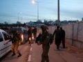 الاحتلال يشدد إغلاقه لمدينة الخليل وعدد من بلداتها