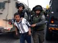 الاحتلال يعتقل فلسطينيين اثنين بدعوى إلقاء عبوتين قرب مستوطنة