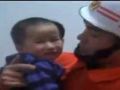 بالفيديو : انقاذ طفلة علقت في غساله