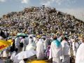 الحجاج يتوافدون إلى عرفات لأداء الركن الأعظم