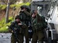 قوات الاحتلال تعتقل 4 شبان فلسطينيين بحوزتهم سلاح بالقرب من رام الله
