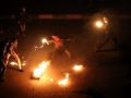 شاهد كيف رشق شبان الخليل جنود الاحتلال بالزجاجات الحارقة واصابتهم مباشره- فيديو