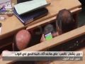 شاهد الفيديو : انشغال وزير أردني بلعبة كرة القدم أثناء كلمة رئيس الحكومة الاردنية