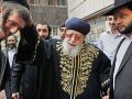 نقل الحاخام الاسرائيلي عوفاديا يوسيف الى المستشفى