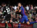 برشلونة ينجو من هزيمة أمام ريال بيتيس في مباراة مجنونة