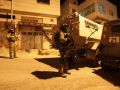 جيش الاحتلال يحاصر منزل المطلوب قيس السعدي ويقصفه بصاروخ لاو بمخيم جنين