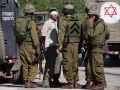 الاحتلال الاسرائيلي يحتجز أكثر من 30 تلميذا في الخليل