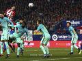 برشلونة يقتنص فوزًا ثمينًا من أتلتيكو مدريد