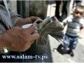 تواصل أزمة رواتب الموظفين وزكارنة ينتقد حكومة فياض