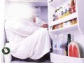 طولكرم – رجل تخفي من عناصر الشرطة داخل ثلاجة منزله