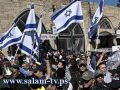 متظاهرون إسرائيليون غاضبون يحتلون مبنى في تل أبيب
