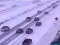 بالفيديو: حادث سير غير منتهي بسبب الثلوج على احد الطرق الأمريكية