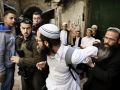 متطرفين يهود يعتدون على سائق حافلة فلسطيني