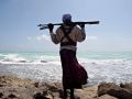 قراصنة صوماليون يخطفون سفينة وقود