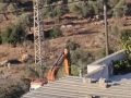مستوطنون يجرفون أراضي في قرية أم صفا شمال غرب رام الله