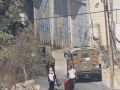 لليوم الرابع: الاحتلال يواصل عدوانه على الخليل ويرفع عدد النازحين ويطبق الخناق على المواطنين