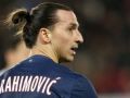 إبراهيموفيتش يدوس على رأس لاعب ليون الفرنسي !!
