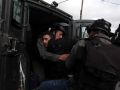 قوات الاحتلال تعتقل شابا فلسطينيا وتصادر مركبته ببيت لحم