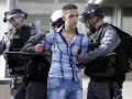 الاحتلال يعتقل 10 مواطنين بمداهمات في الضفة الغربية