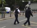 رجلان يقتلان جندي بريطاني في لندن ويقطعان رأسه بساطور !