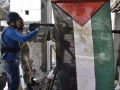 مقاتلون فلسطينيون يستعيدون مواقع من داعش في مخيم اليرموك