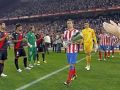 أتلتيكو مدريد يقف ممراً شرفياً للريال قبل السوبر